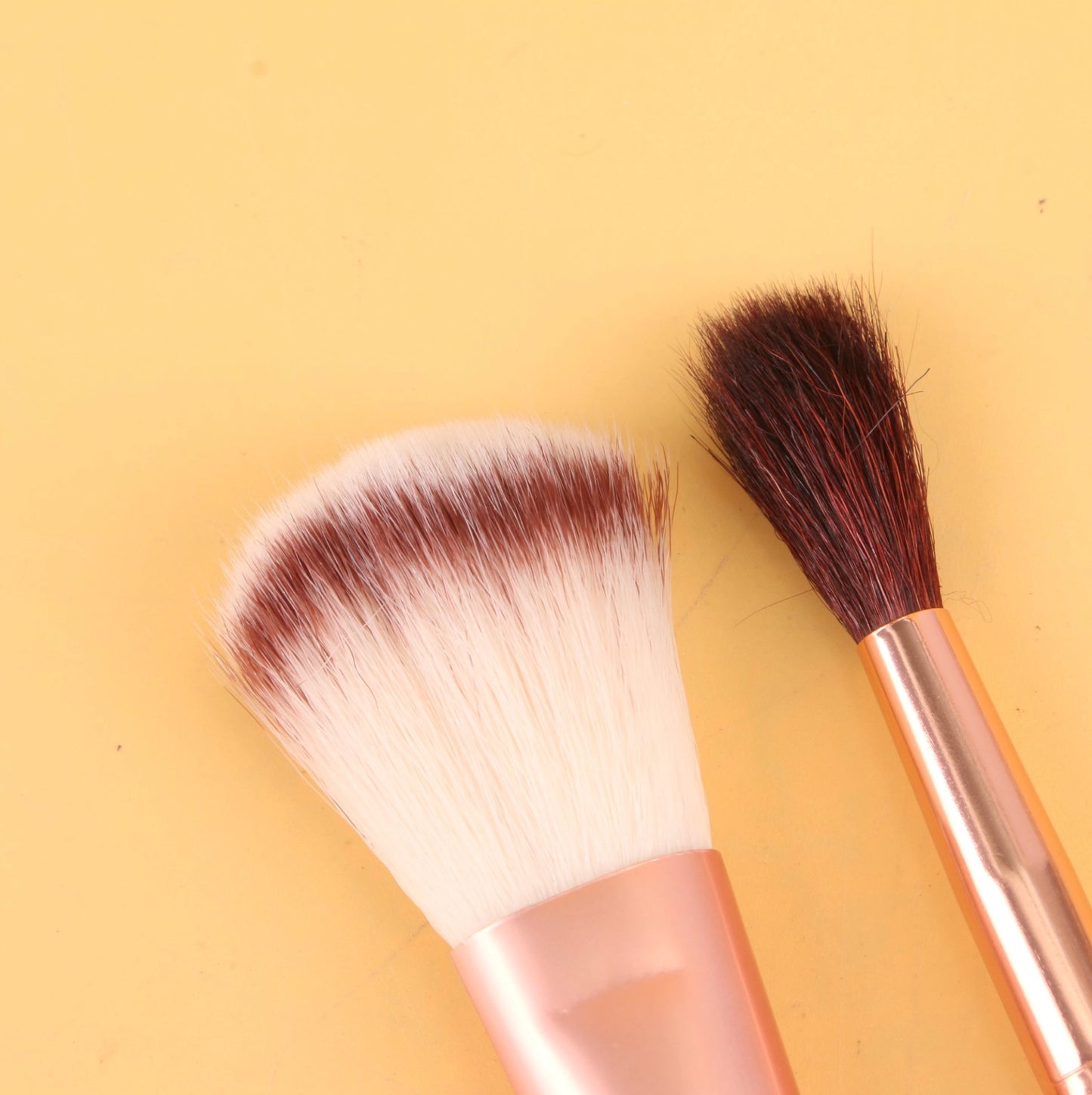 Set de Brochas Para Una Para Rubor y Una Para Ojos