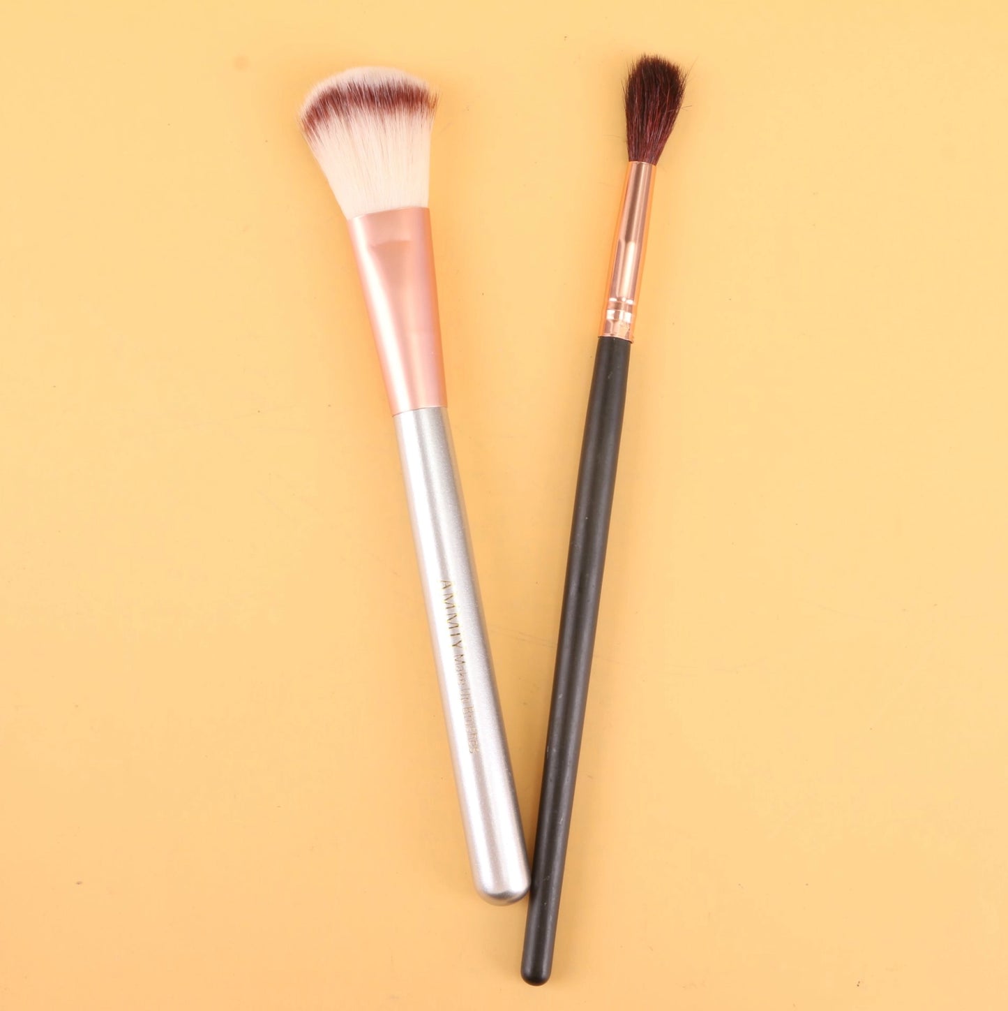 Set de Brochas Para Una Para Rubor y Una Para Ojos