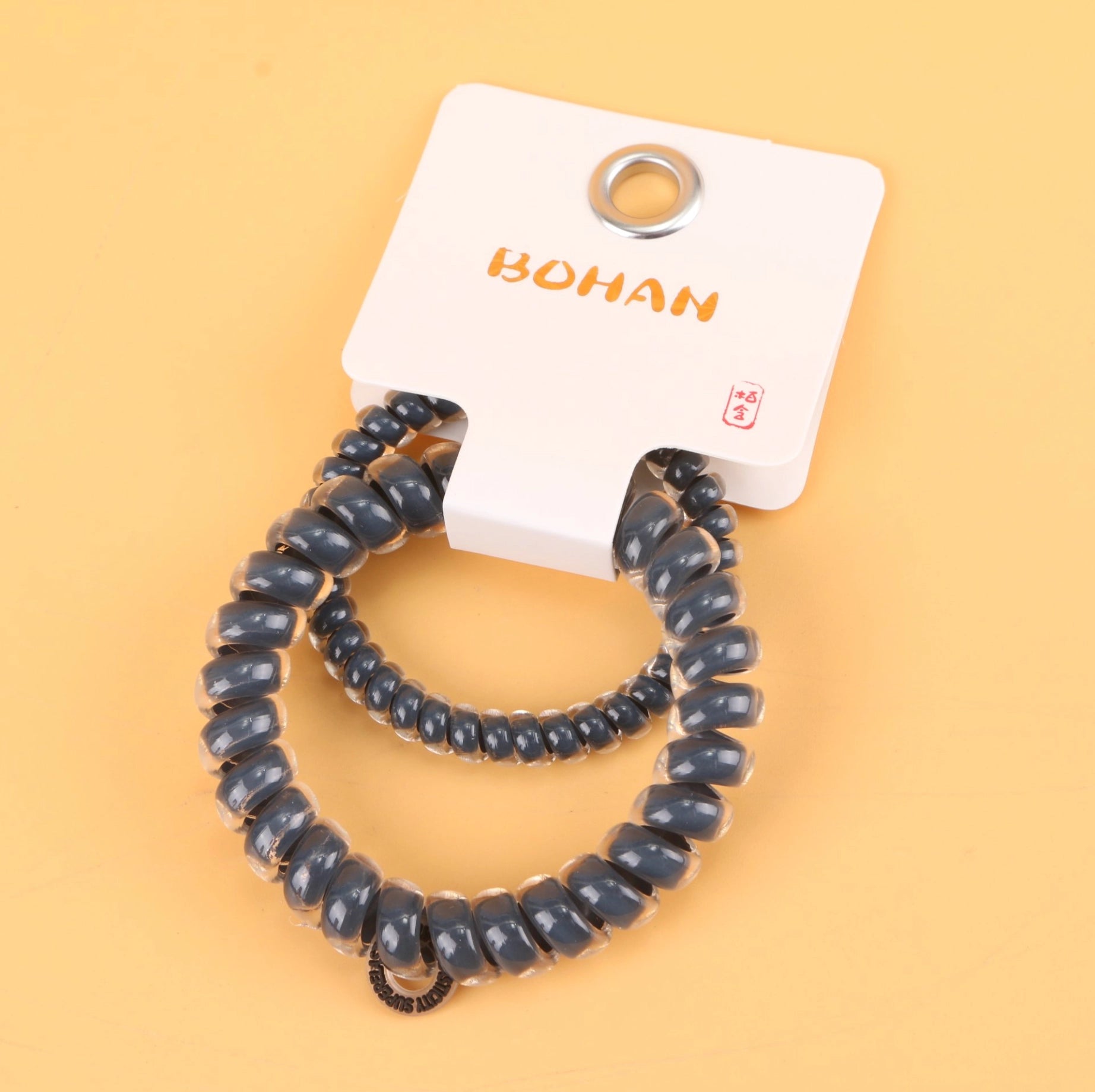 fondo tomate con 41Liga para el cabello en espiral doble, resistentes y modernas.